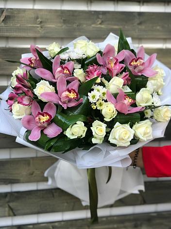 Букет цветов из: Розы и Хризантемы в Веледниково