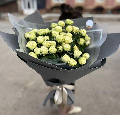 Букет Белые кустовые розы Солинеро в Веледниково