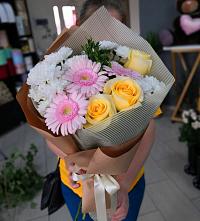 Букет цветов из:  Герберы, Розы и Хризантемы в Веледниково