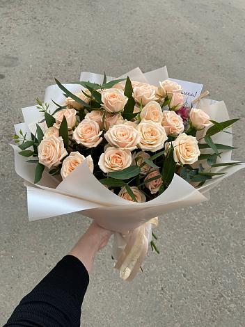 Букет Кремовые розы Латте в Веледниково