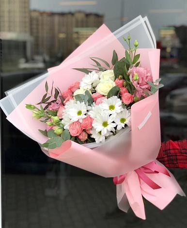 Букет цветов из: Розы, Лизиантусы и Хризантемы в Веледниково